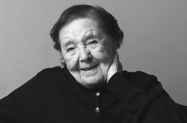 [EXPOSITION] « FÉMINITÉS » : quand l’âge devient une œuvre, et la féminité, un cri doux et puissant